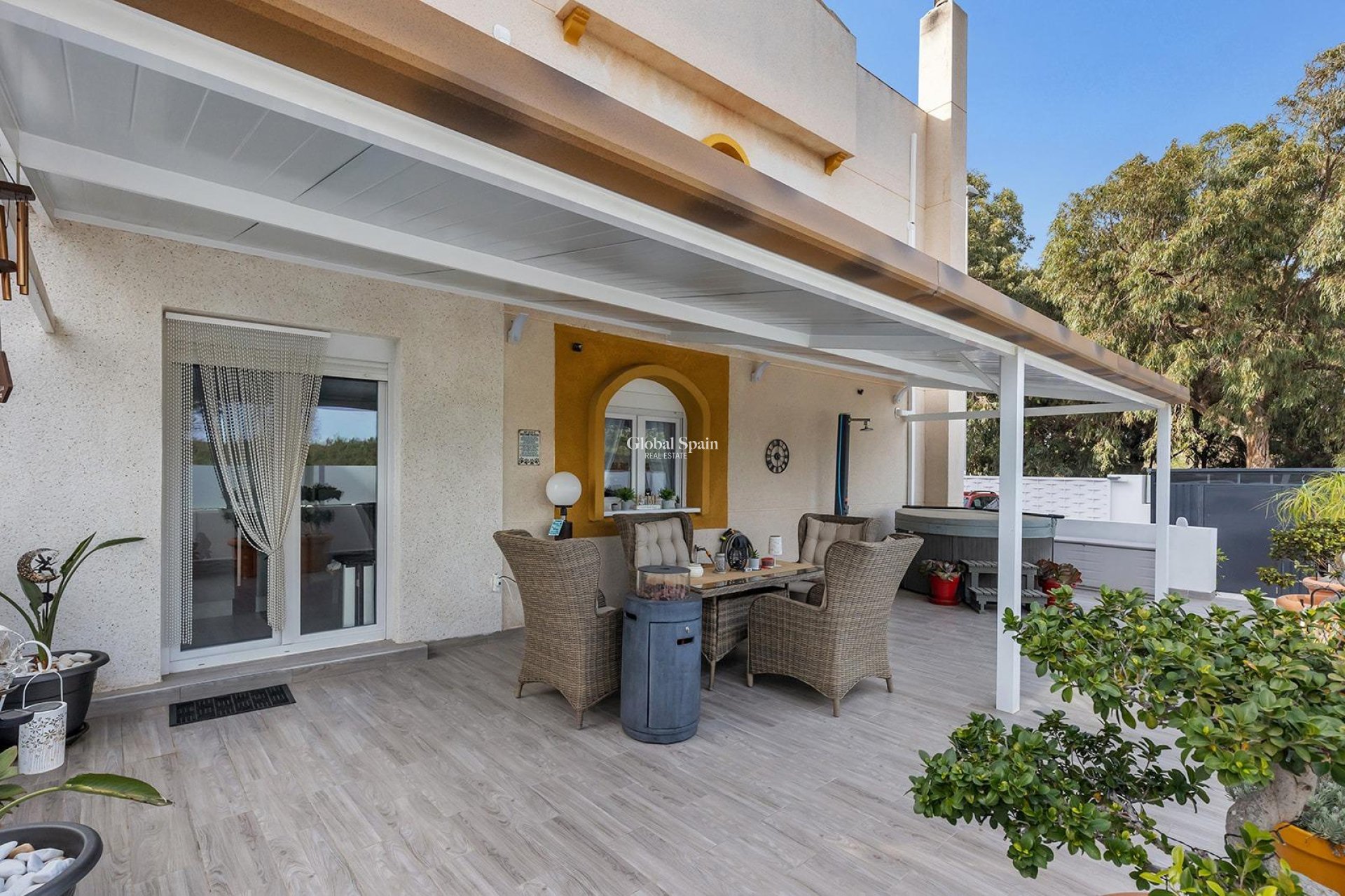 Resale - VILLA -
GUARDAMAR DEL SEGURA - Urbanizaciones