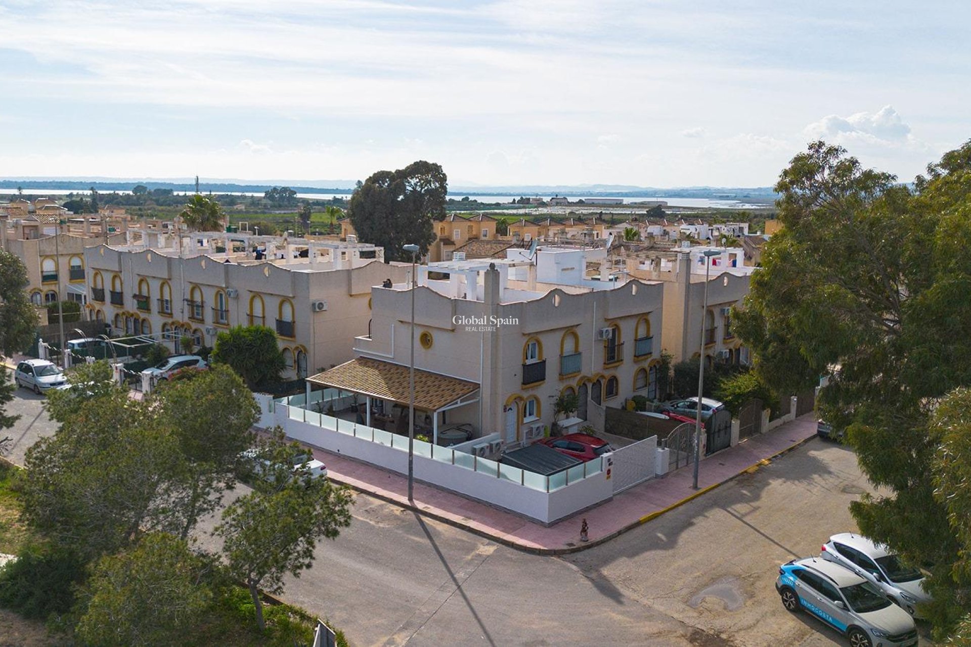 Resale - VILLA -
GUARDAMAR DEL SEGURA - Urbanizaciones