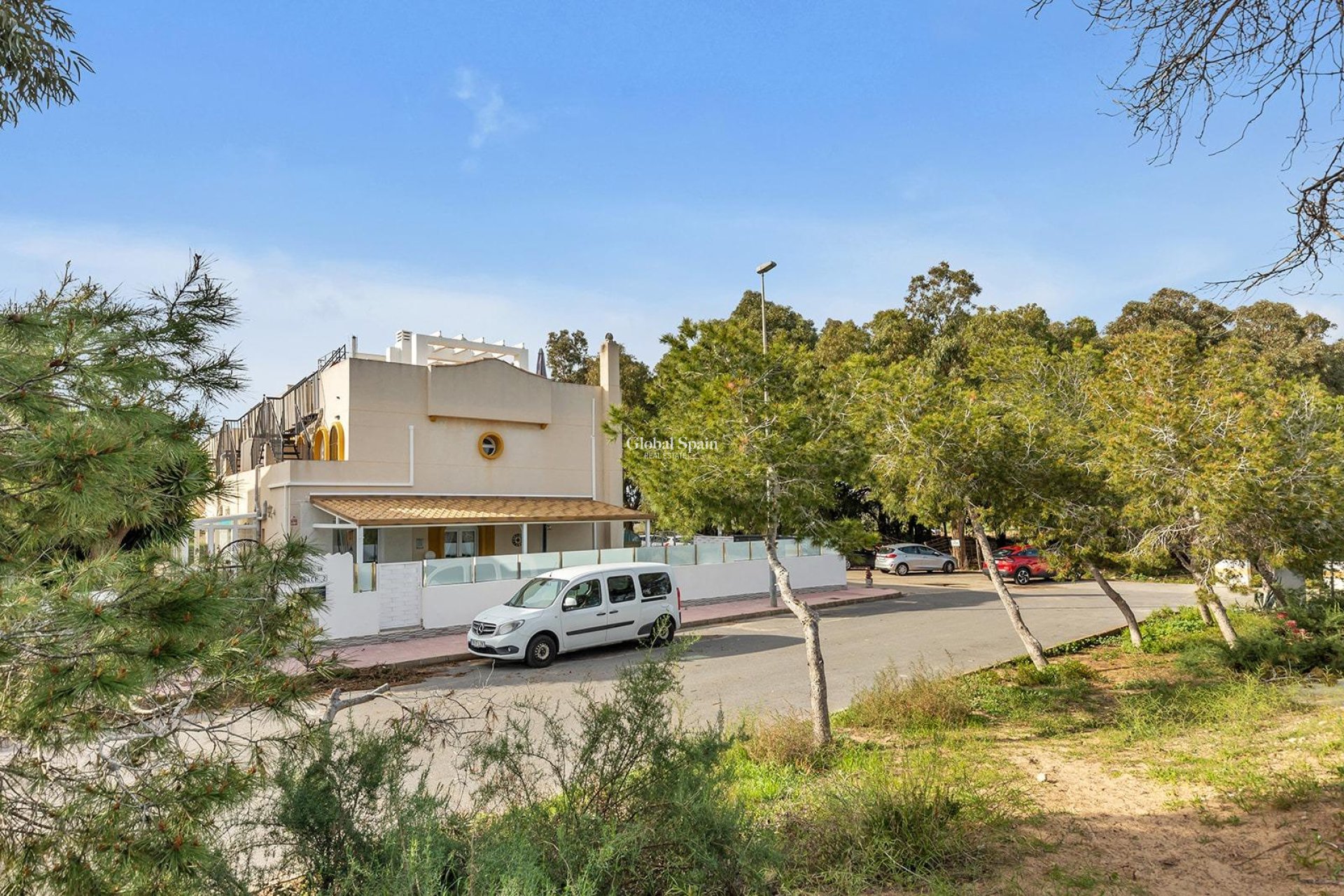 Resale - VILLA -
GUARDAMAR DEL SEGURA - Urbanizaciones