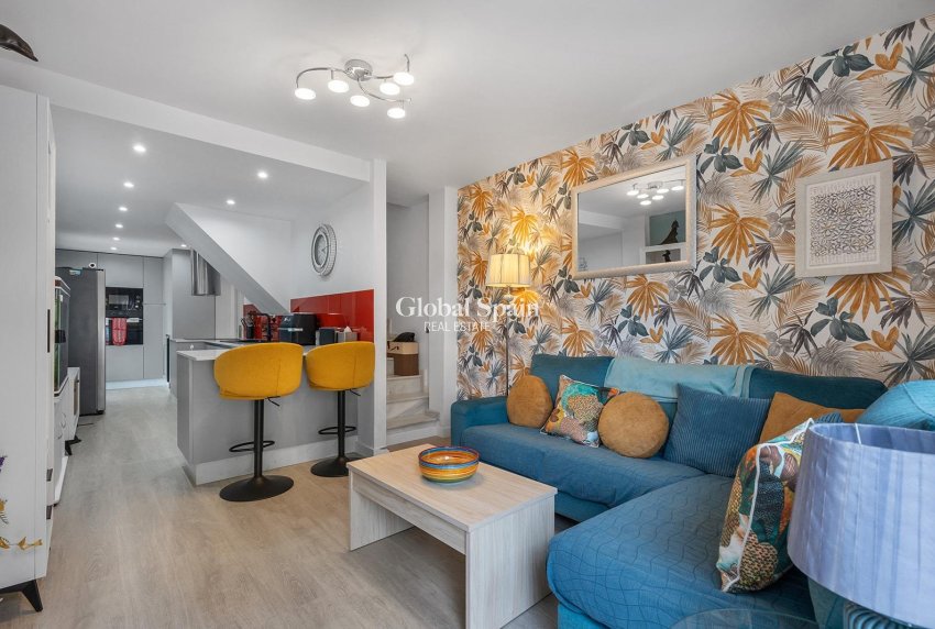 Resale - VILLA -
GUARDAMAR DEL SEGURA - Urbanizaciones