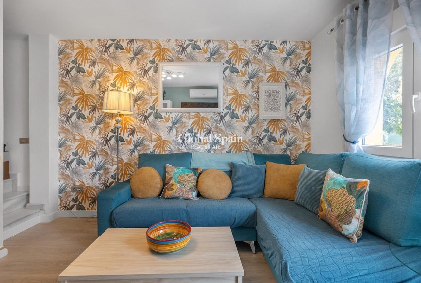 Resale - VILLA -
GUARDAMAR DEL SEGURA - Urbanizaciones