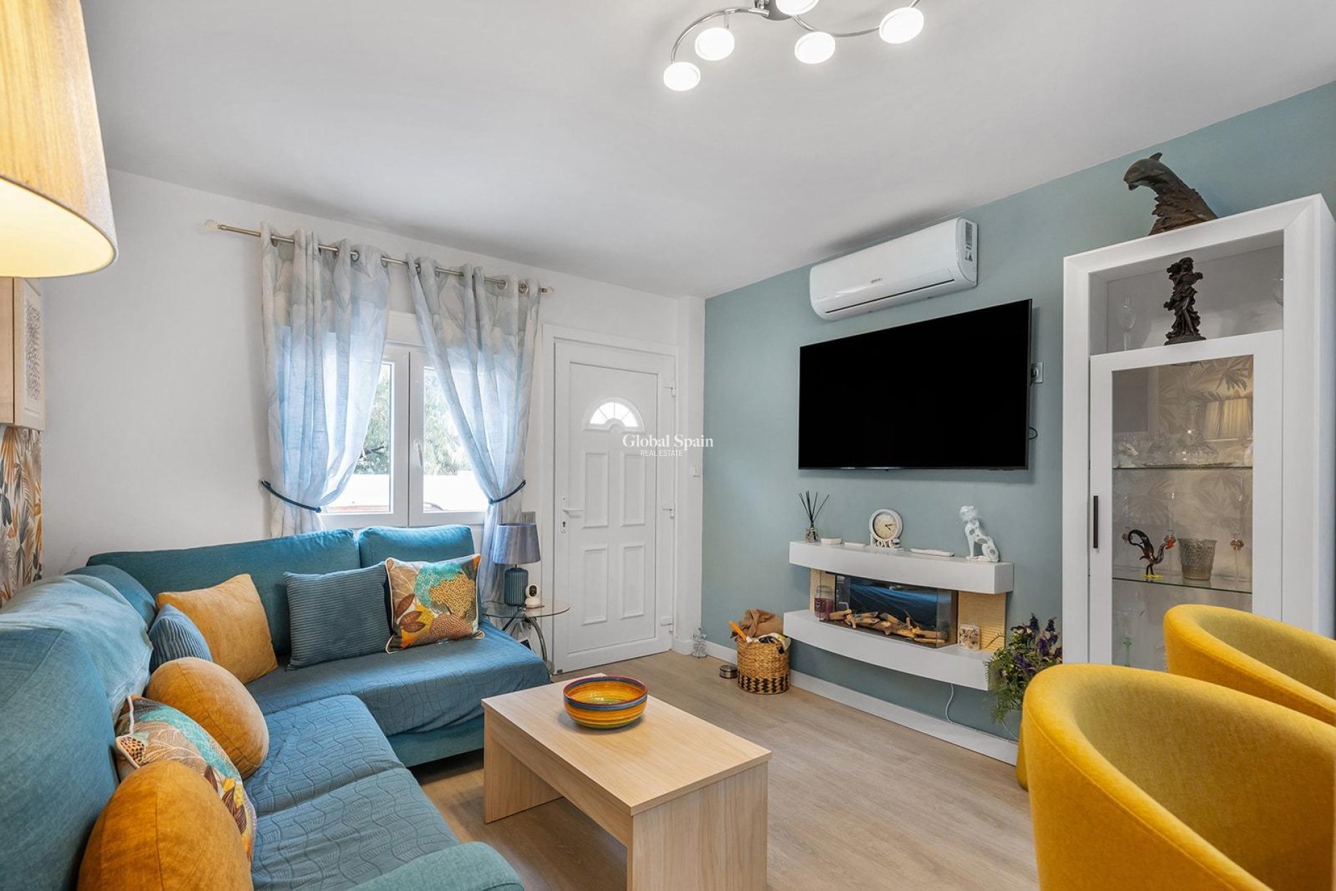 Resale - VILLA -
GUARDAMAR DEL SEGURA - Urbanizaciones