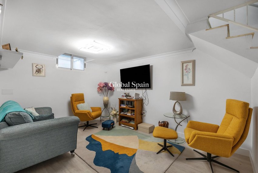 Resale - VILLA -
GUARDAMAR DEL SEGURA - Urbanizaciones