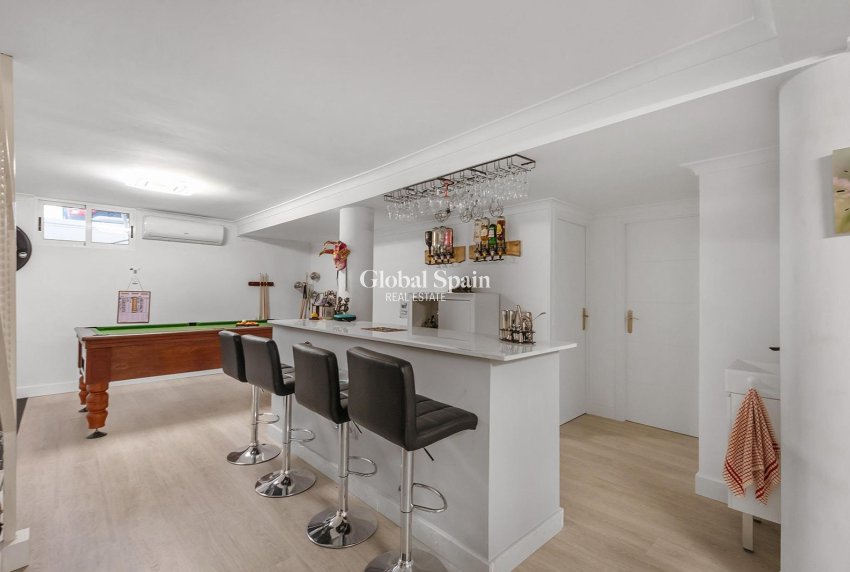 Resale - VILLA -
GUARDAMAR DEL SEGURA - Urbanizaciones