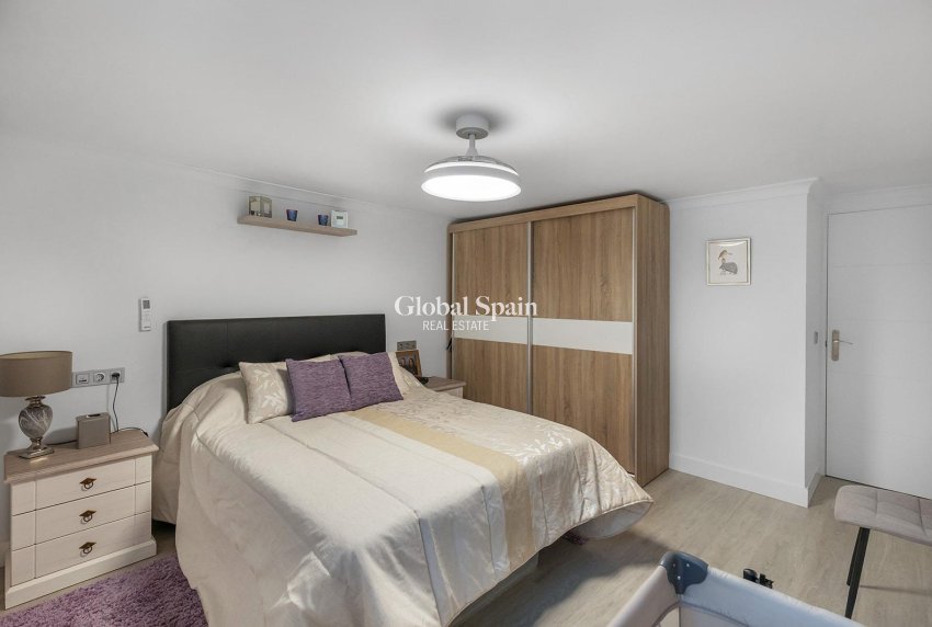 Resale - VILLA -
GUARDAMAR DEL SEGURA - Urbanizaciones