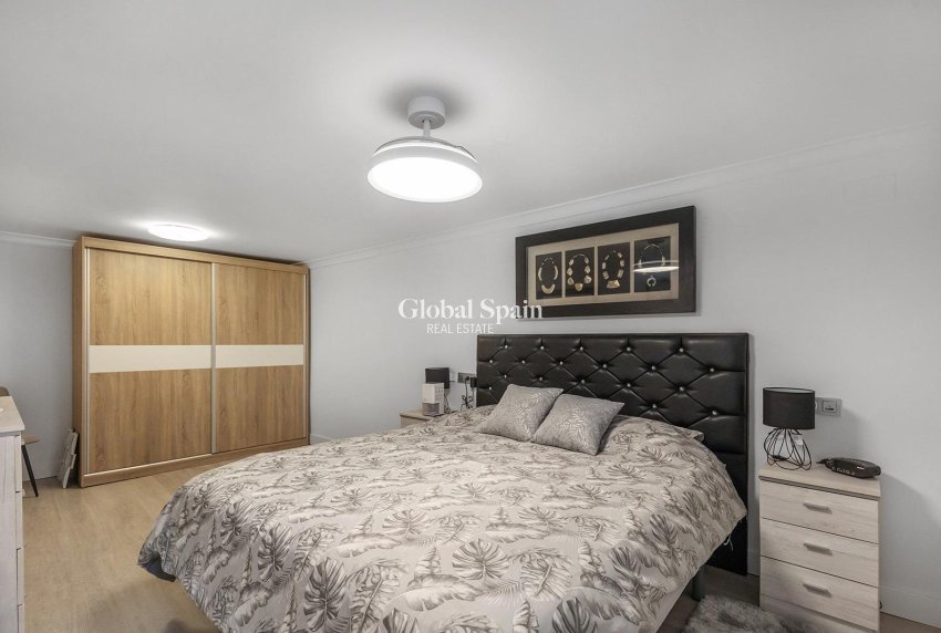 Resale - VILLA -
GUARDAMAR DEL SEGURA - Urbanizaciones