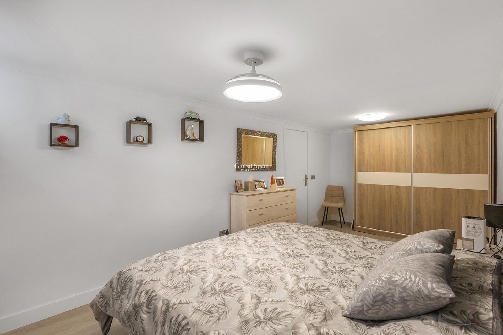 Resale - VILLA -
GUARDAMAR DEL SEGURA - Urbanizaciones