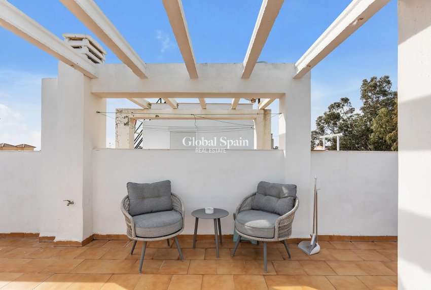 Resale - VILLA -
GUARDAMAR DEL SEGURA - Urbanizaciones