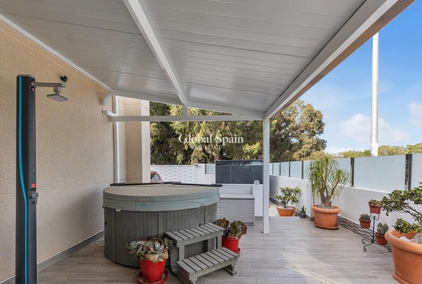 Resale - VILLA -
GUARDAMAR DEL SEGURA - Urbanizaciones