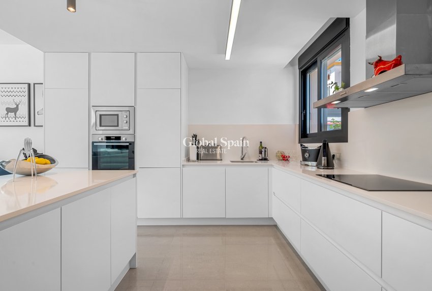 Resale - VILLA -
GUARDAMAR DEL SEGURA