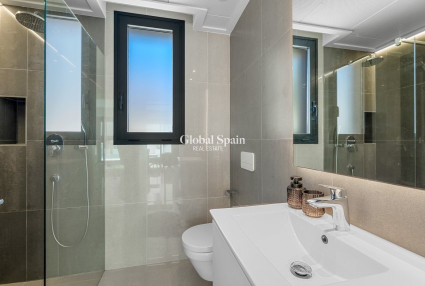 Resale - VILLA -
GUARDAMAR DEL SEGURA