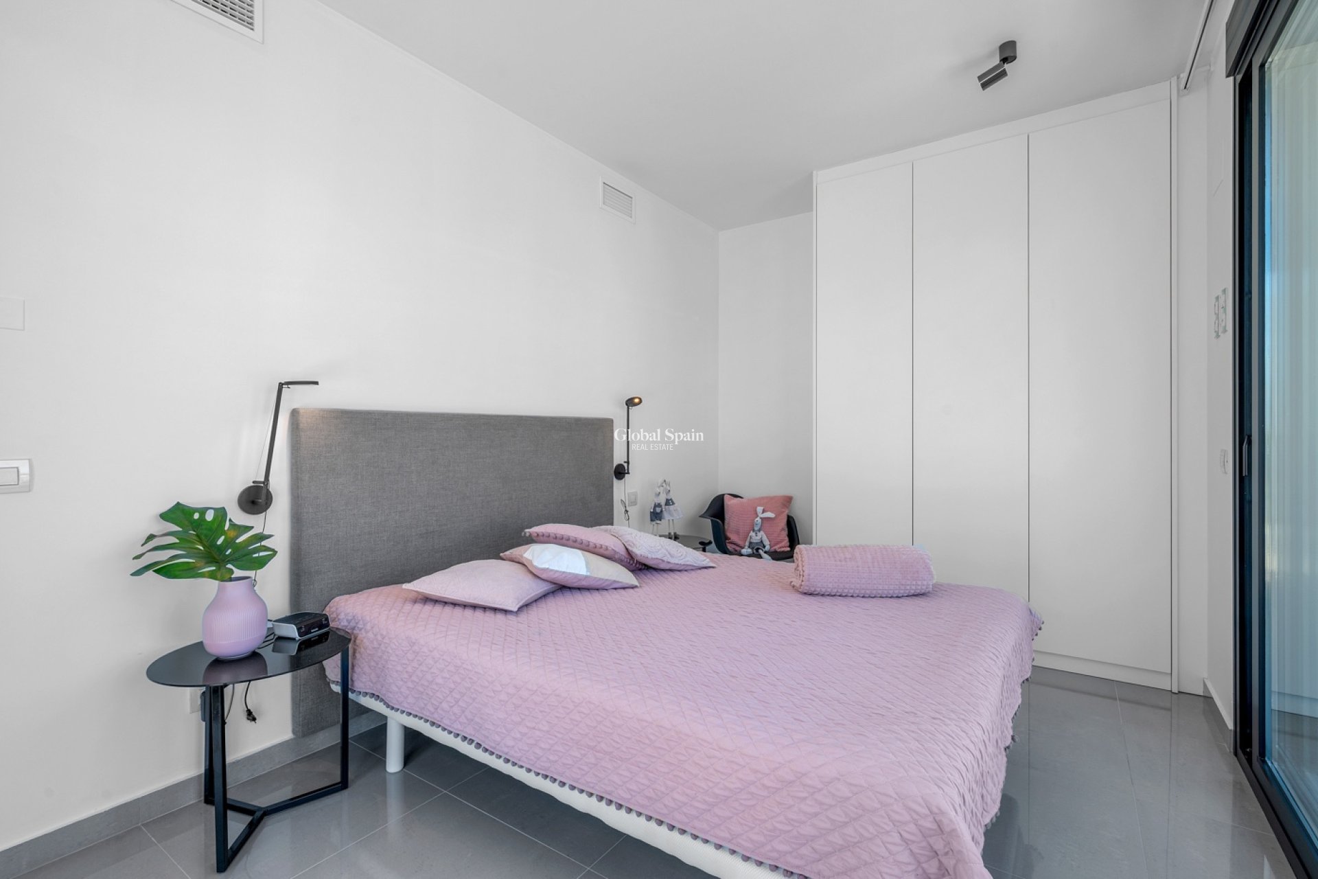 Resale - VILLA -
GUARDAMAR DEL SEGURA