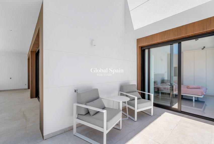 Resale - VILLA -
GUARDAMAR DEL SEGURA