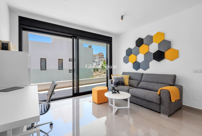 Resale - VILLA -
GUARDAMAR DEL SEGURA