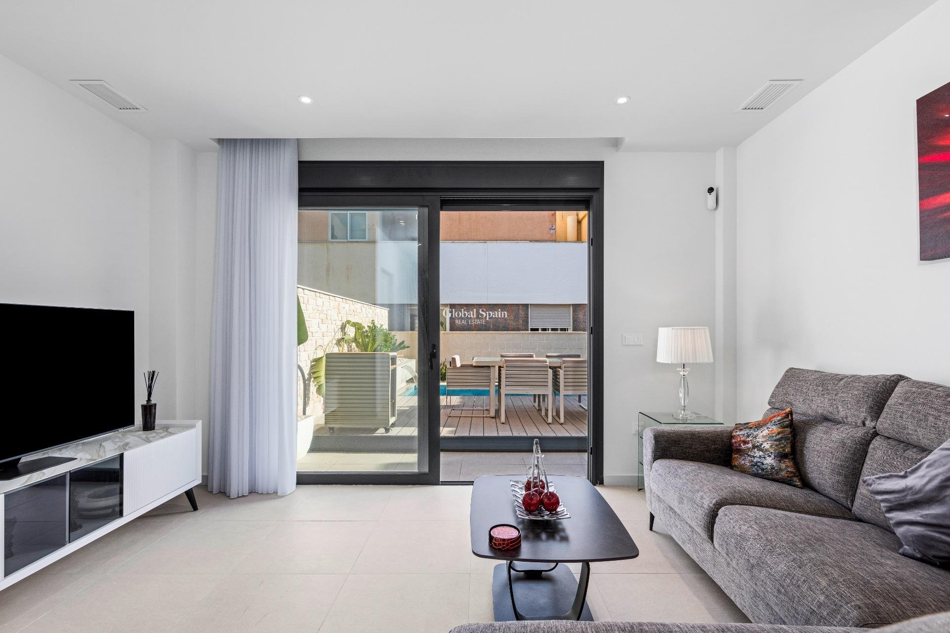 Resale - VILLA -
GUARDAMAR DEL SEGURA