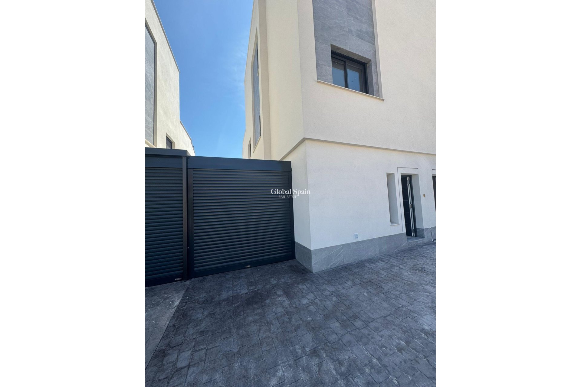 Resale - VILLA -
GUARDAMAR DEL SEGURA