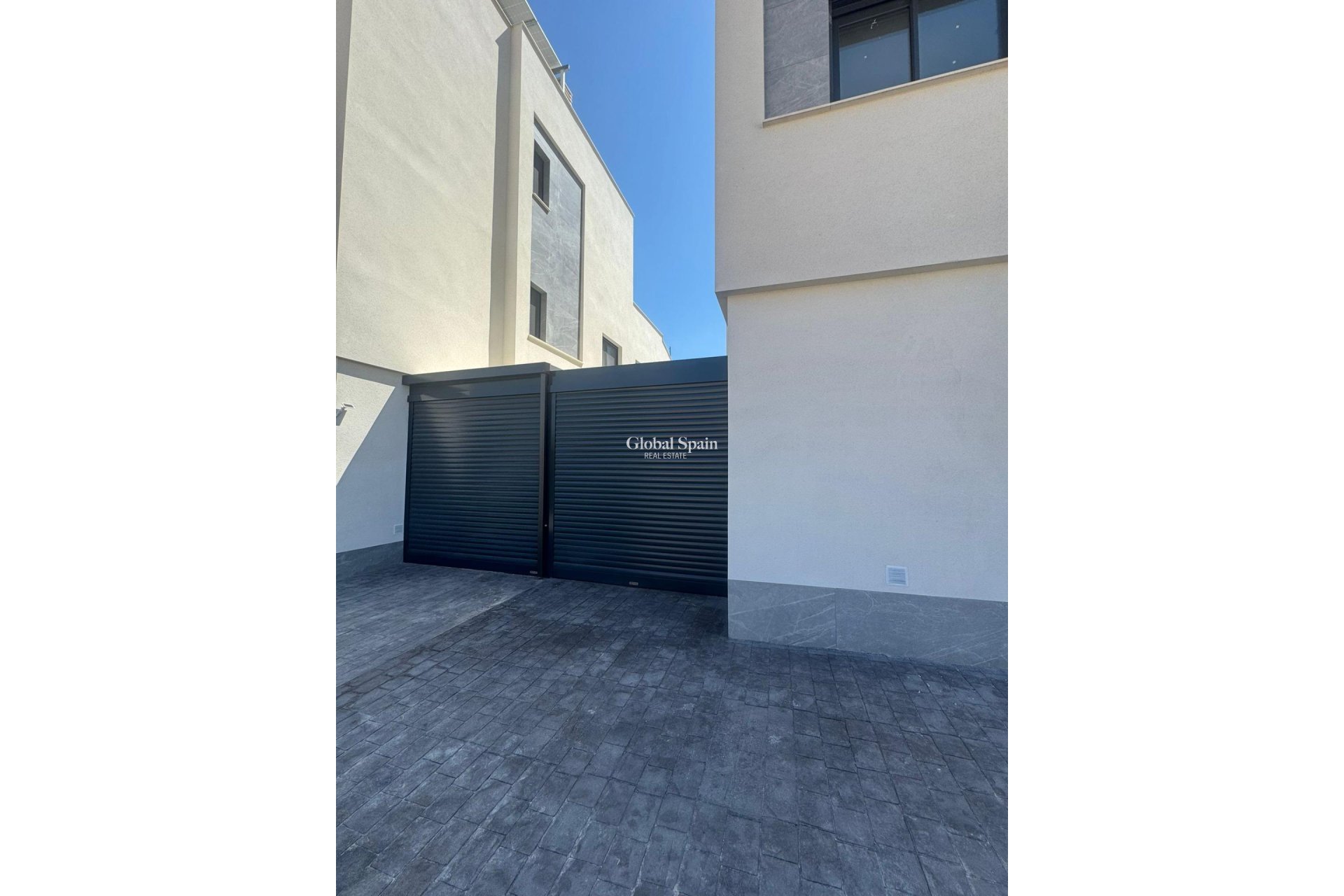 Resale - VILLA -
GUARDAMAR DEL SEGURA