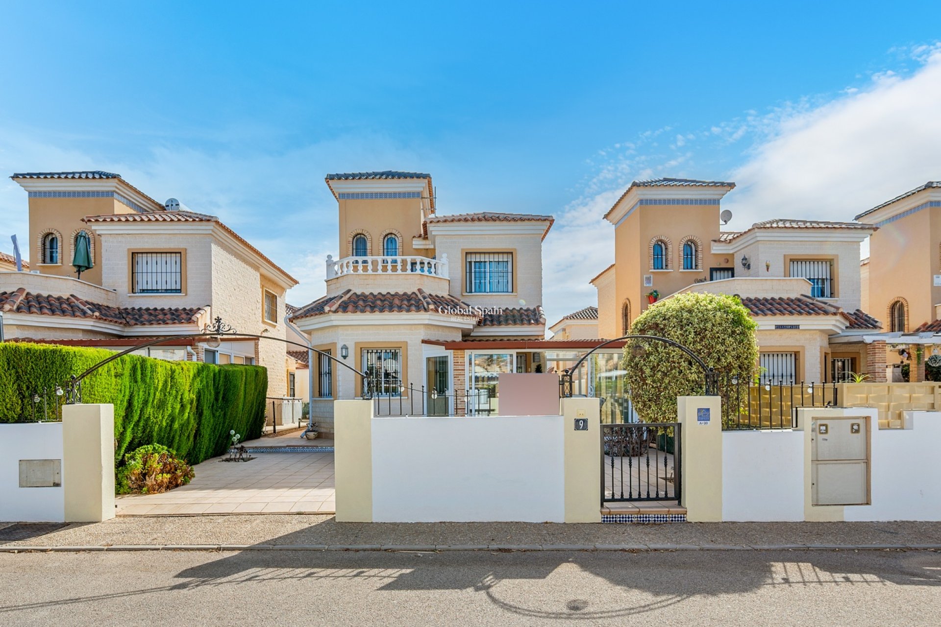 Resale - VILLA -
GUARDAMAR DEL SEGURA