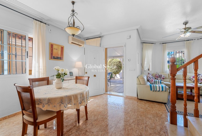 Resale - VILLA -
GUARDAMAR DEL SEGURA