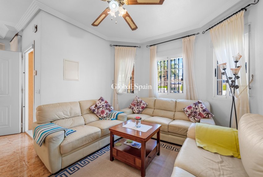 Resale - VILLA -
GUARDAMAR DEL SEGURA