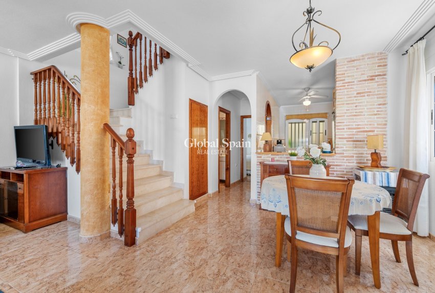 Resale - VILLA -
GUARDAMAR DEL SEGURA