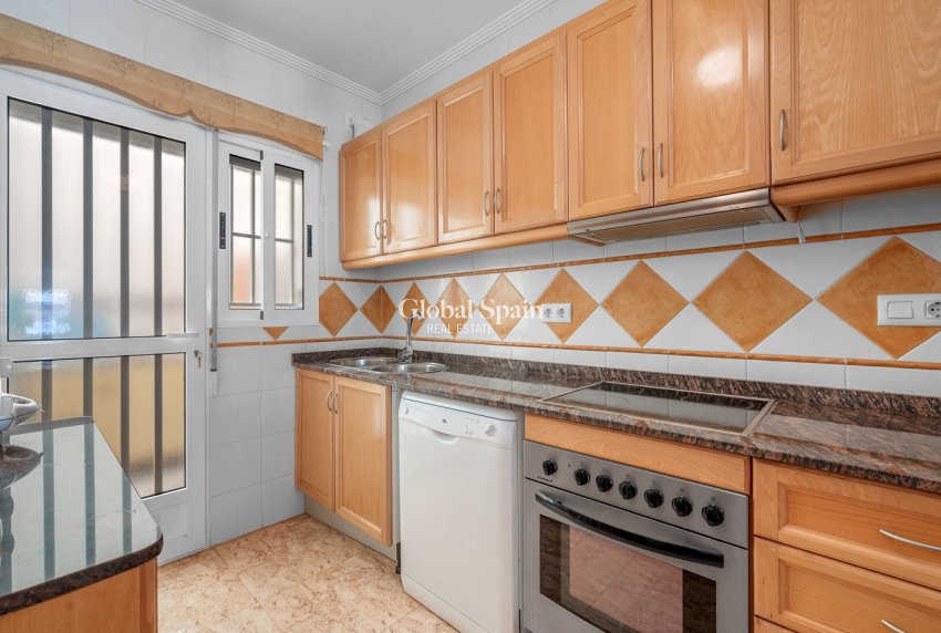 Resale - VILLA -
GUARDAMAR DEL SEGURA