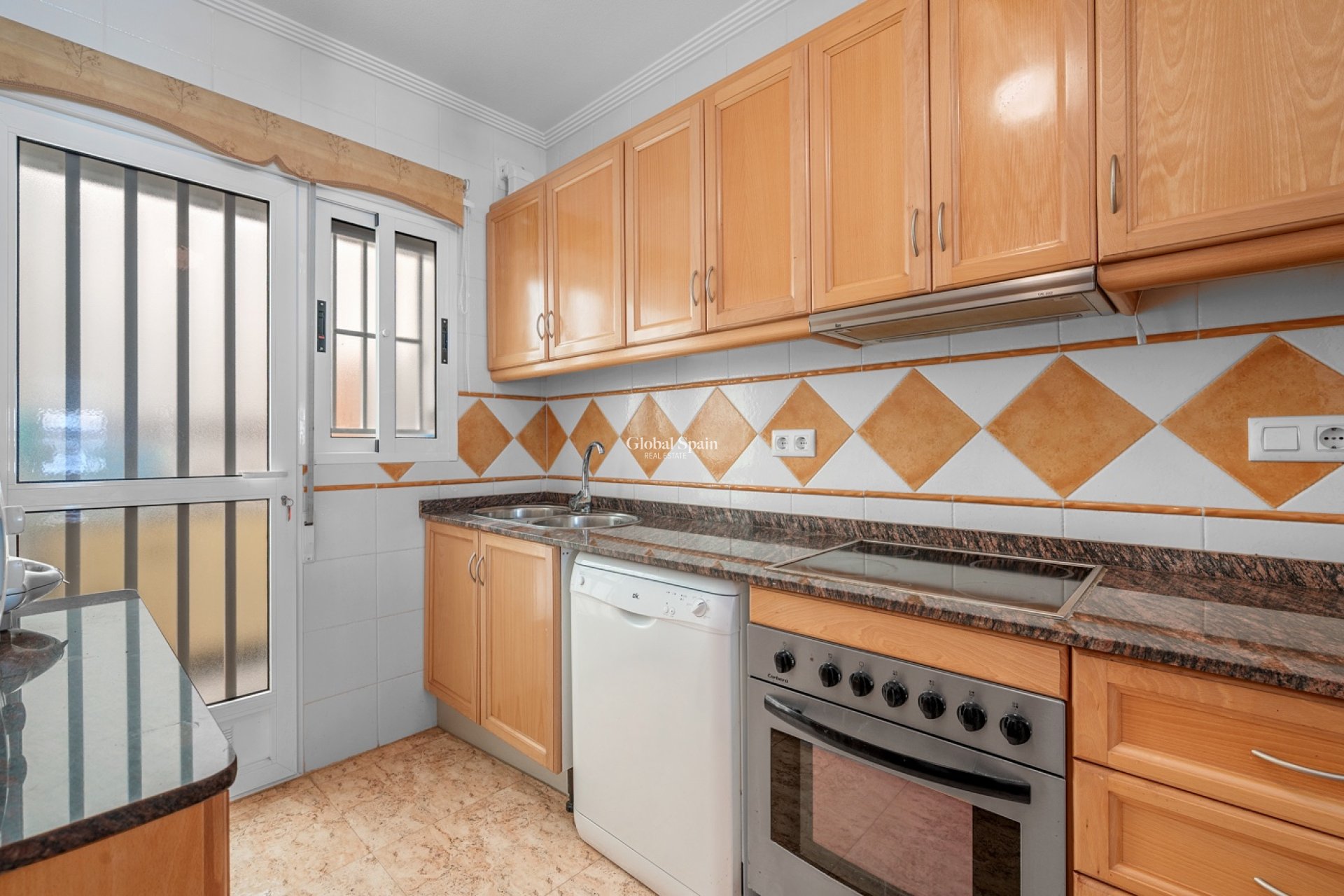 Resale - VILLA -
GUARDAMAR DEL SEGURA