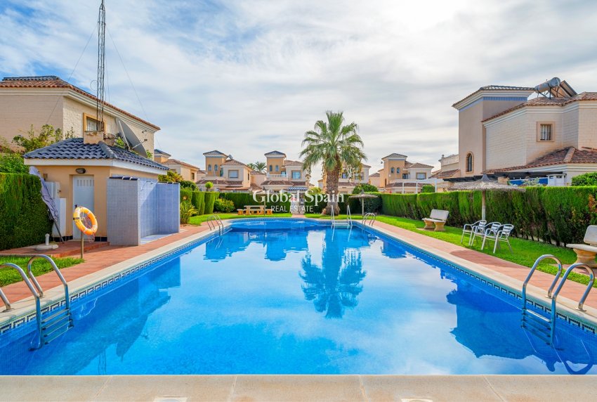 Resale - VILLA -
GUARDAMAR DEL SEGURA