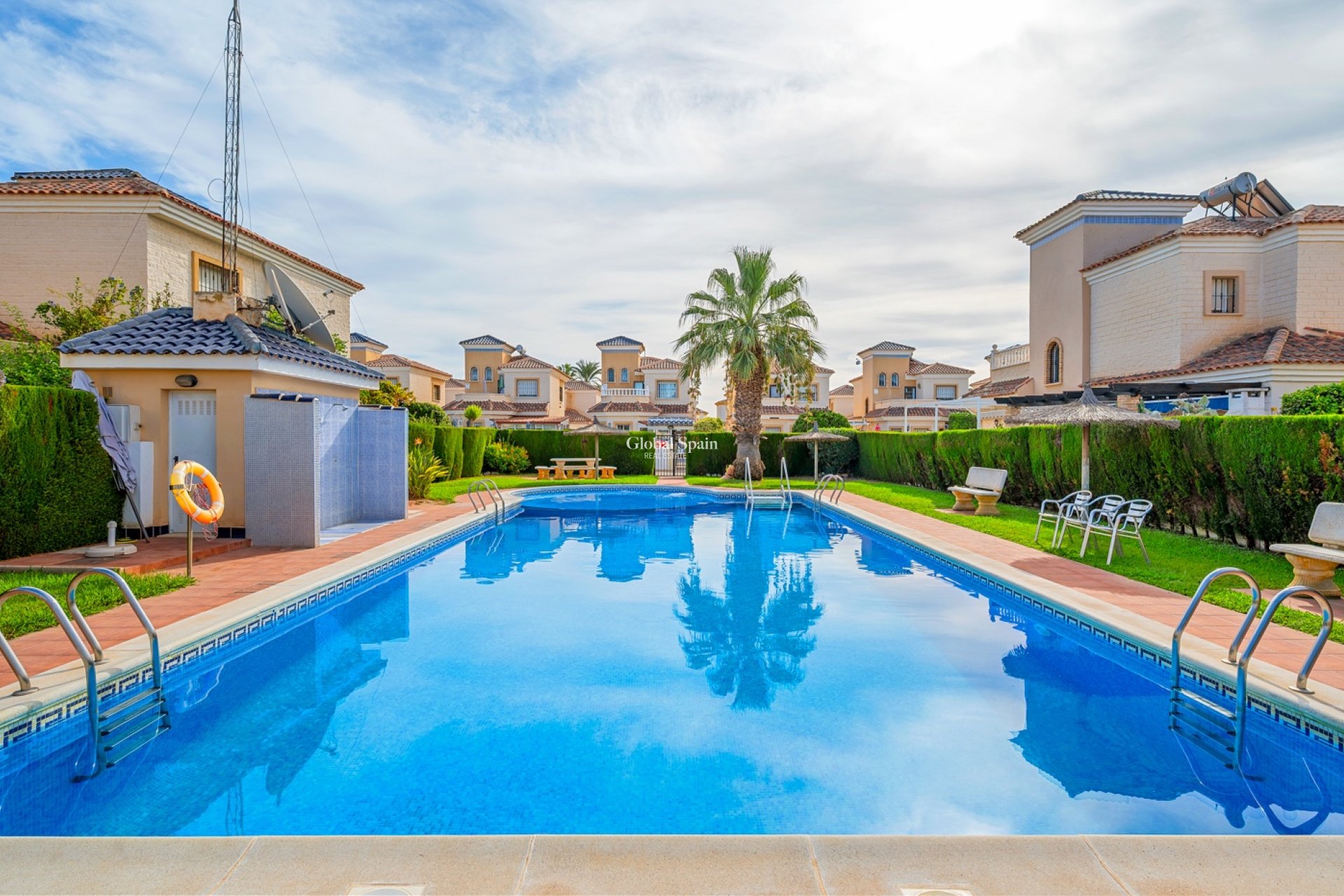 Resale - VILLA -
GUARDAMAR DEL SEGURA