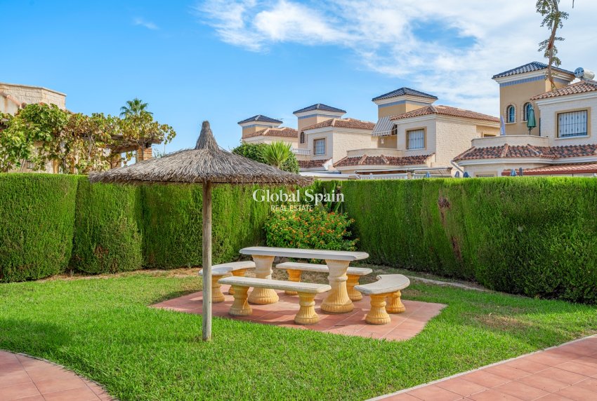 Resale - VILLA -
GUARDAMAR DEL SEGURA