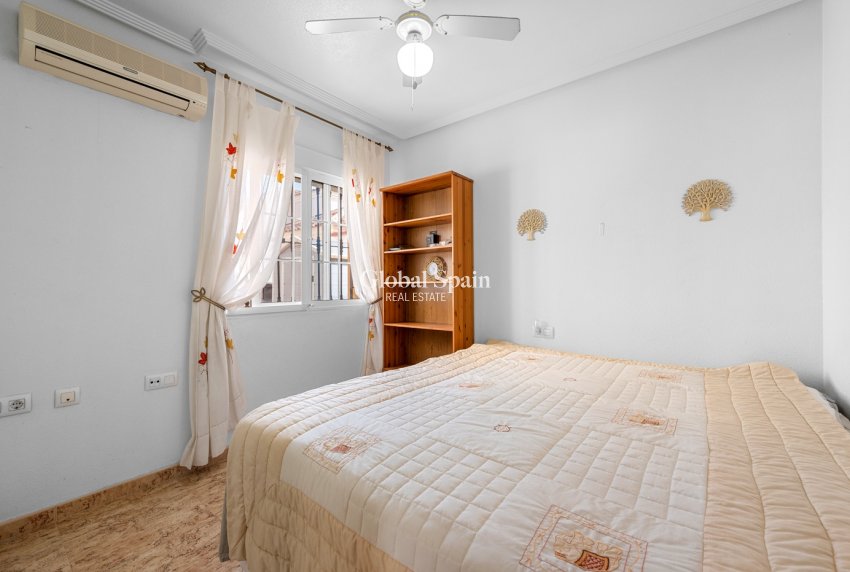 Resale - VILLA -
GUARDAMAR DEL SEGURA