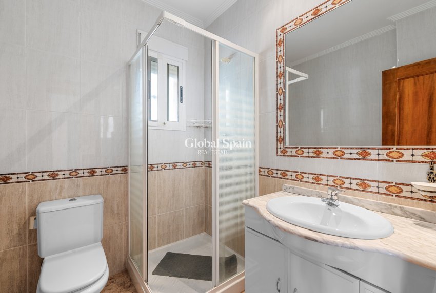 Resale - VILLA -
GUARDAMAR DEL SEGURA
