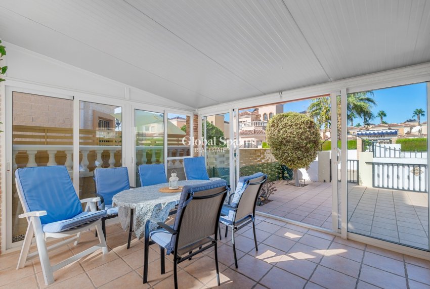 Resale - VILLA -
GUARDAMAR DEL SEGURA