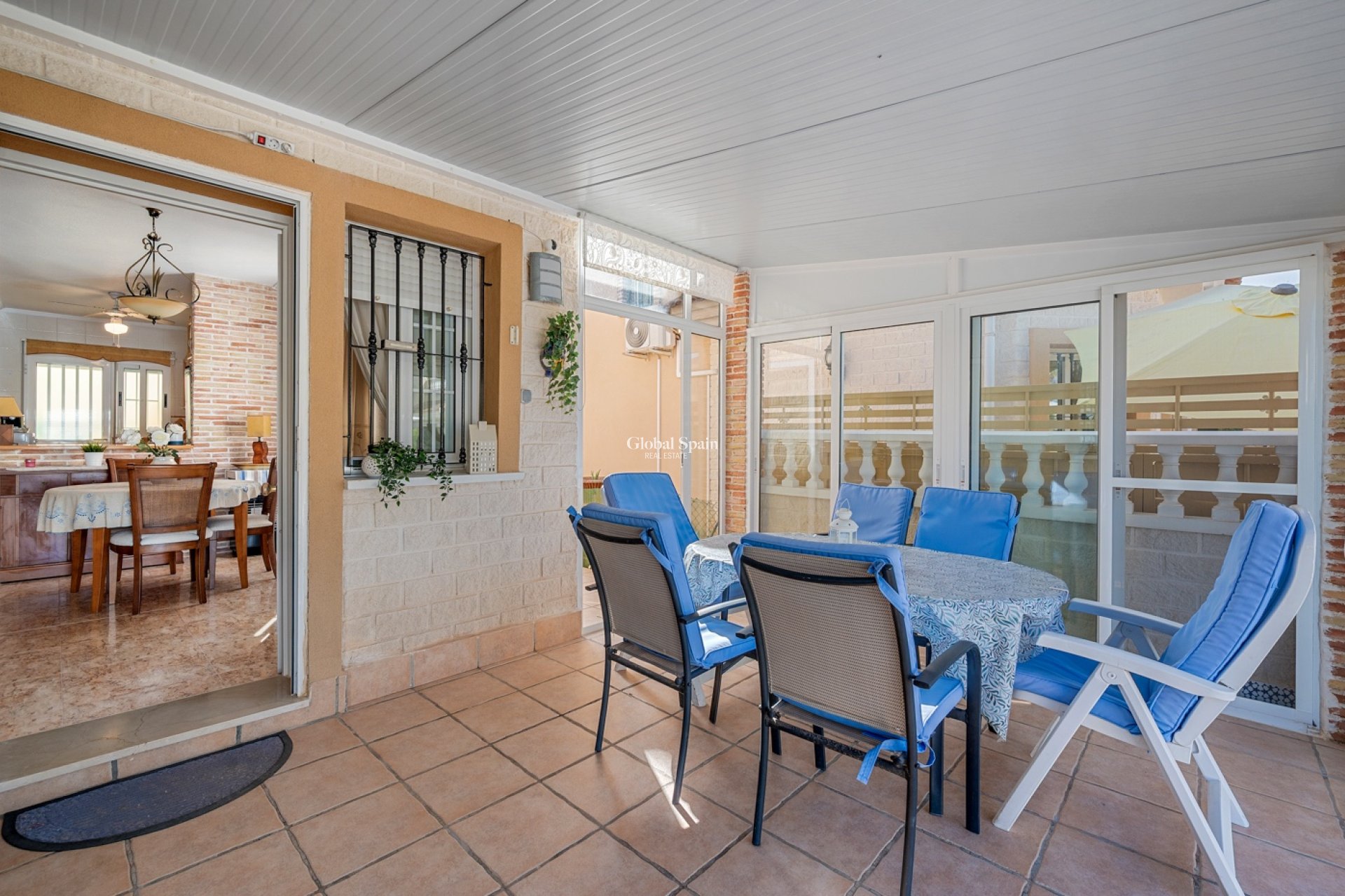 Resale - VILLA -
GUARDAMAR DEL SEGURA