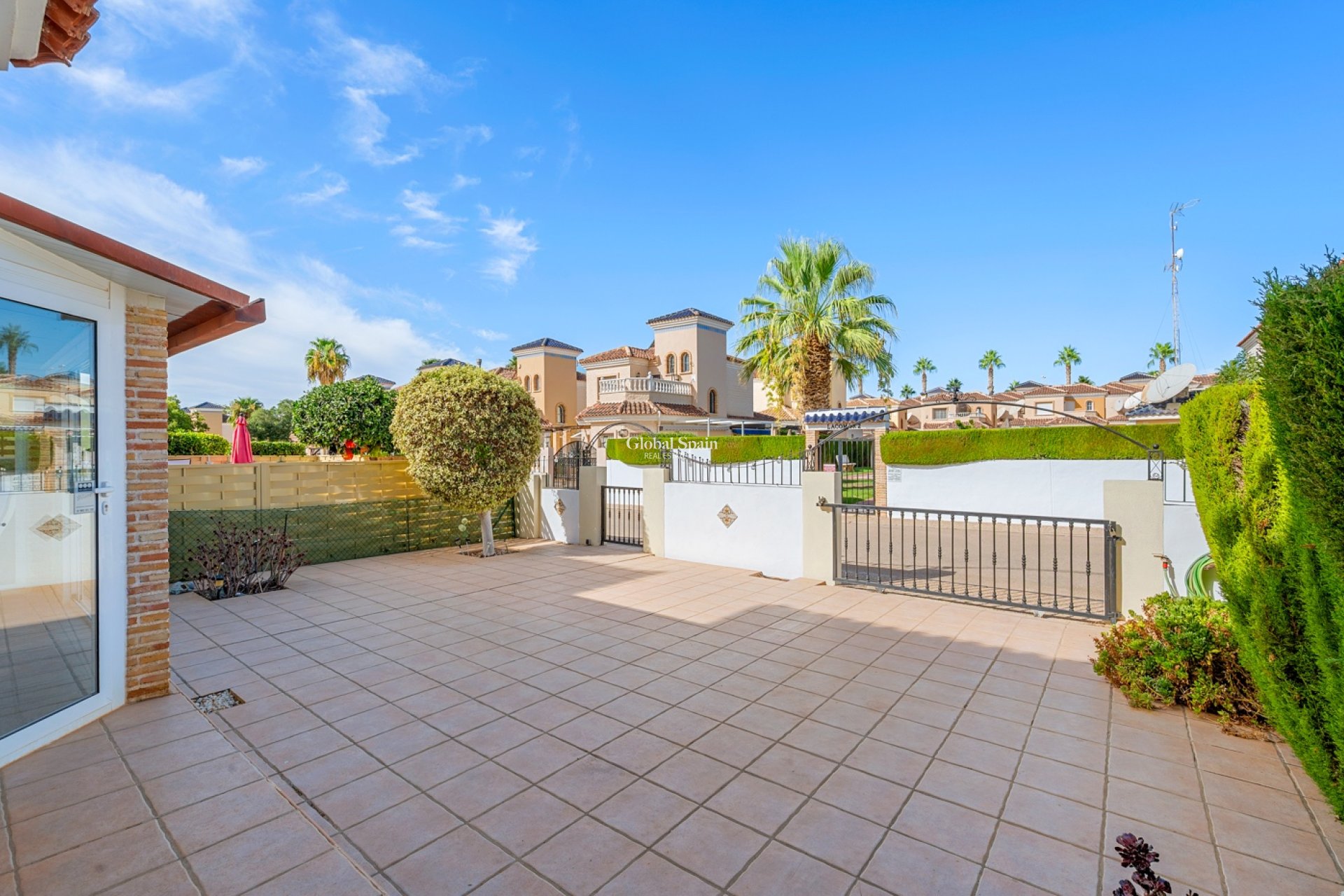 Resale - VILLA -
GUARDAMAR DEL SEGURA