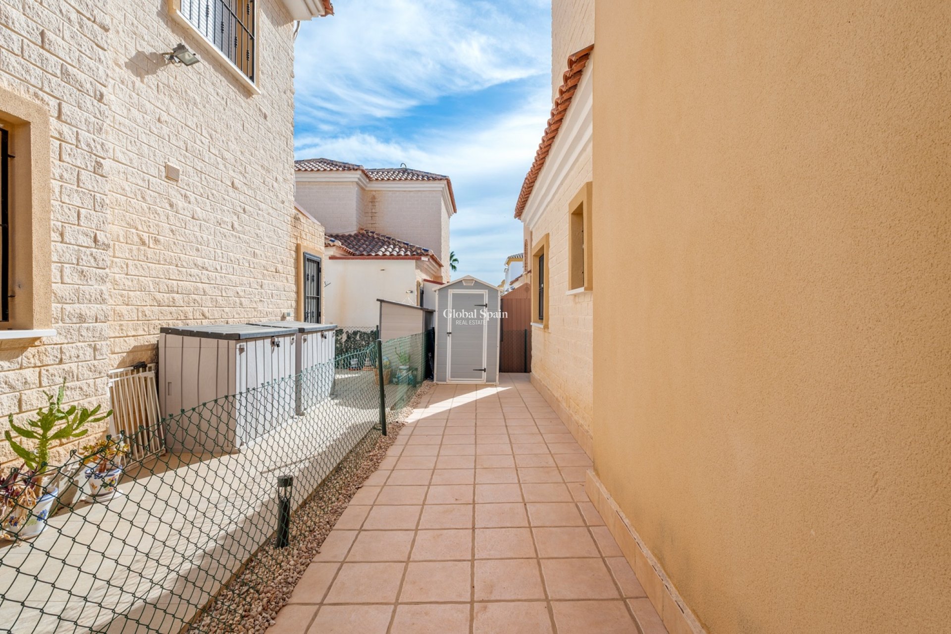 Resale - VILLA -
GUARDAMAR DEL SEGURA