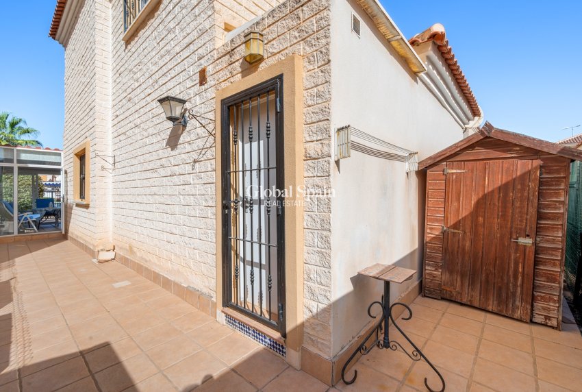 Resale - VILLA -
GUARDAMAR DEL SEGURA