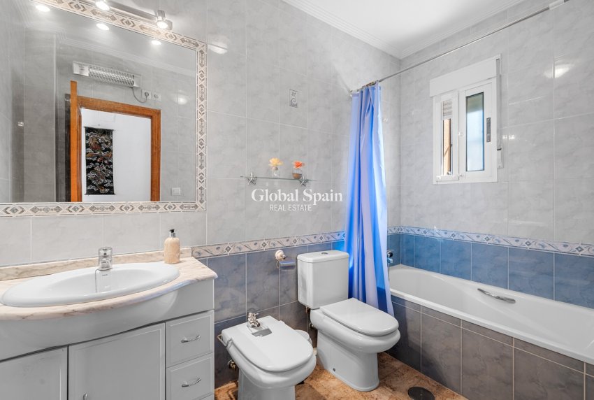 Resale - VILLA -
GUARDAMAR DEL SEGURA