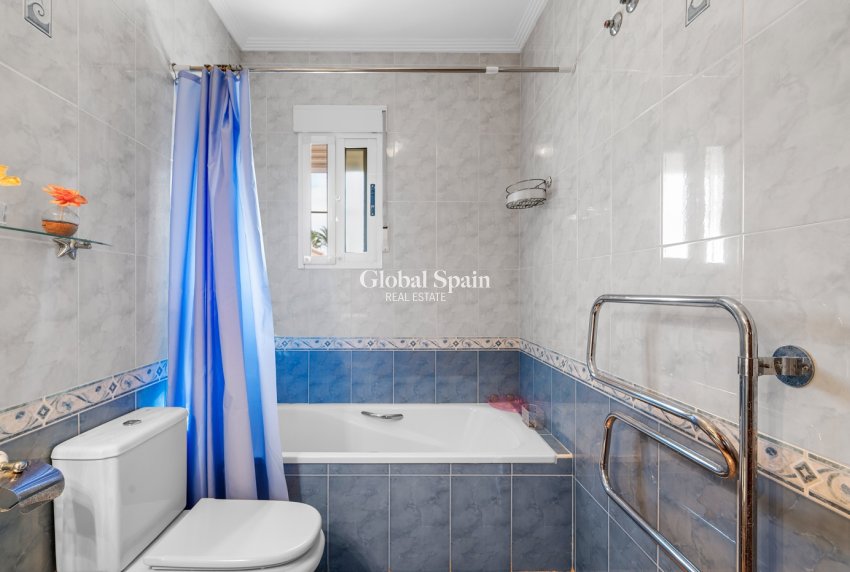 Resale - VILLA -
GUARDAMAR DEL SEGURA