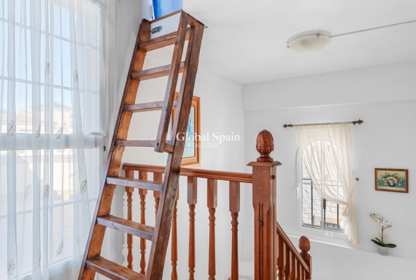 Resale - VILLA -
GUARDAMAR DEL SEGURA