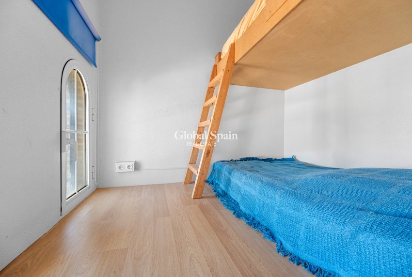 Resale - VILLA -
GUARDAMAR DEL SEGURA