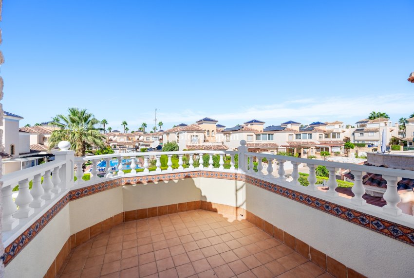 Resale - VILLA -
GUARDAMAR DEL SEGURA