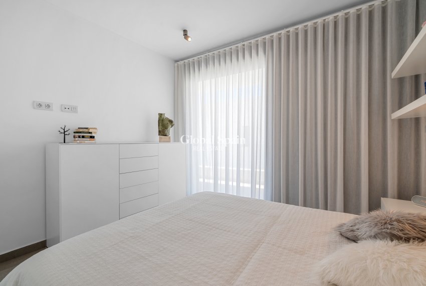 Resale - VILLA -
GUARDAMAR DEL SEGURA