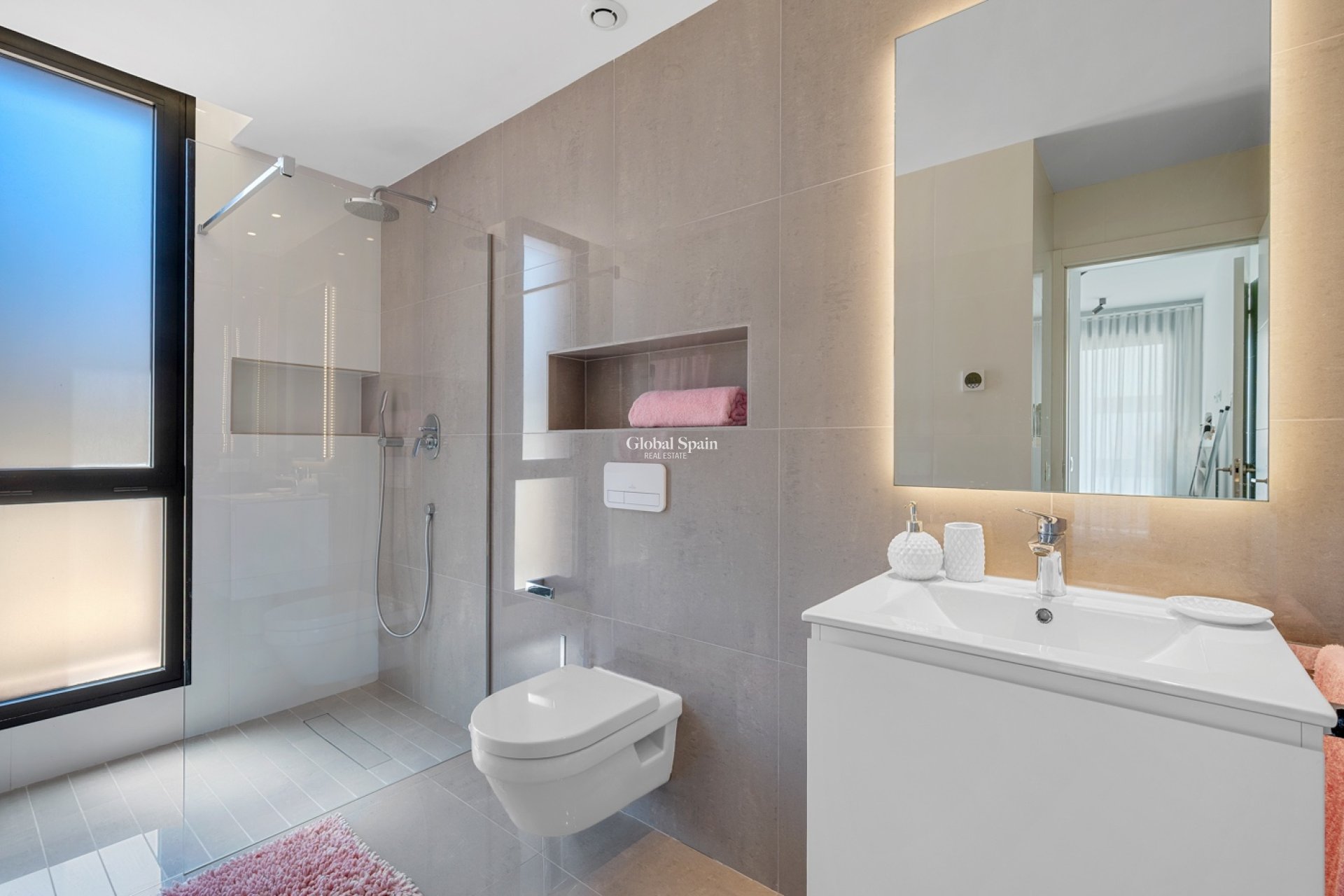 Resale - VILLA -
GUARDAMAR DEL SEGURA