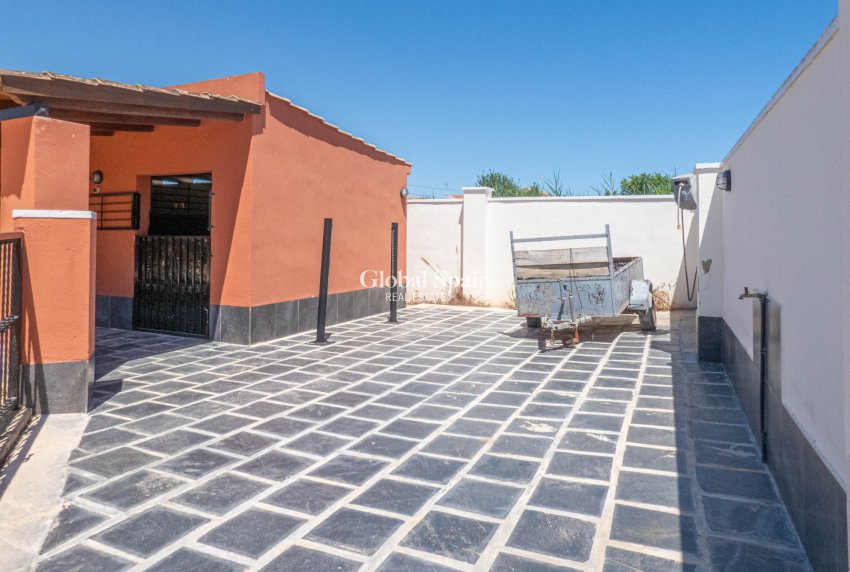 Resale - VILLA -
HEREDADES - Costa Blanca