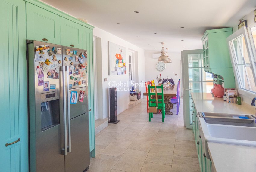 Resale - VILLA -
HEREDADES - Costa Blanca