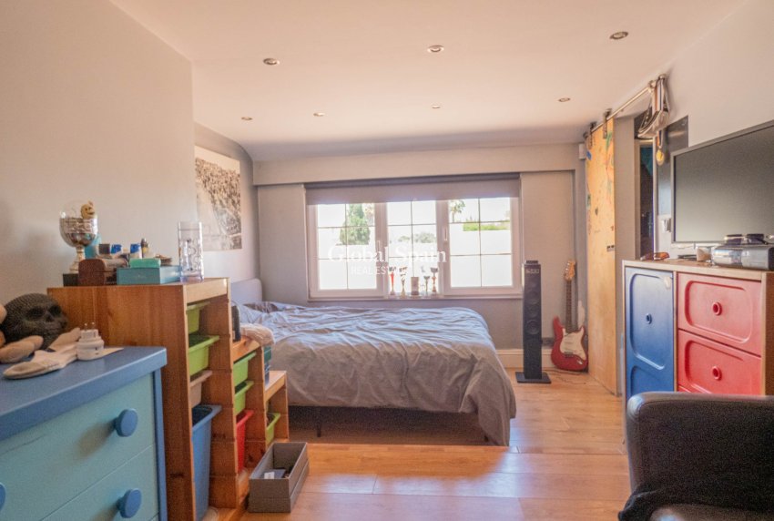 Resale - VILLA -
HEREDADES - Costa Blanca