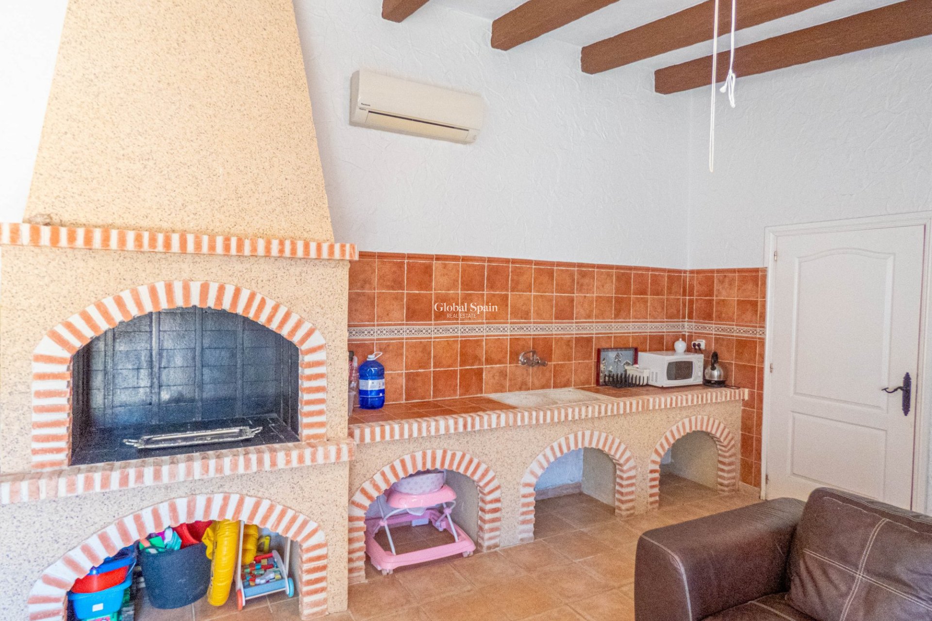 Resale - VILLA -
HEREDADES - Costa Blanca