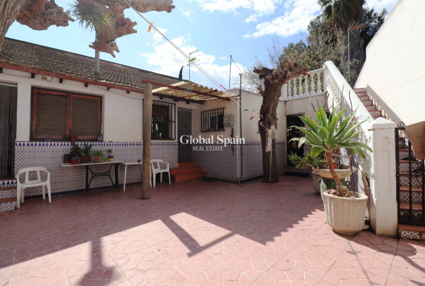 Resale - VILLA -
Heredades - Heredades - Village