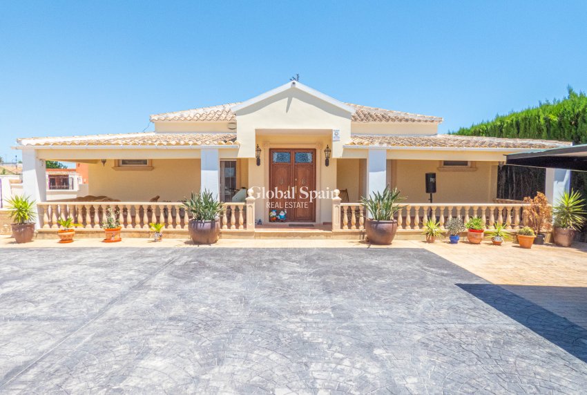 Resale - VILLA -
HEREDADES - LAS HEREDADES